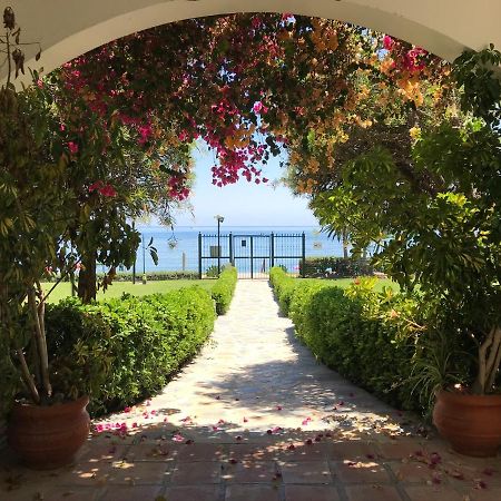 Marbella - Estepona Beach Frontline Apartment المظهر الخارجي الصورة