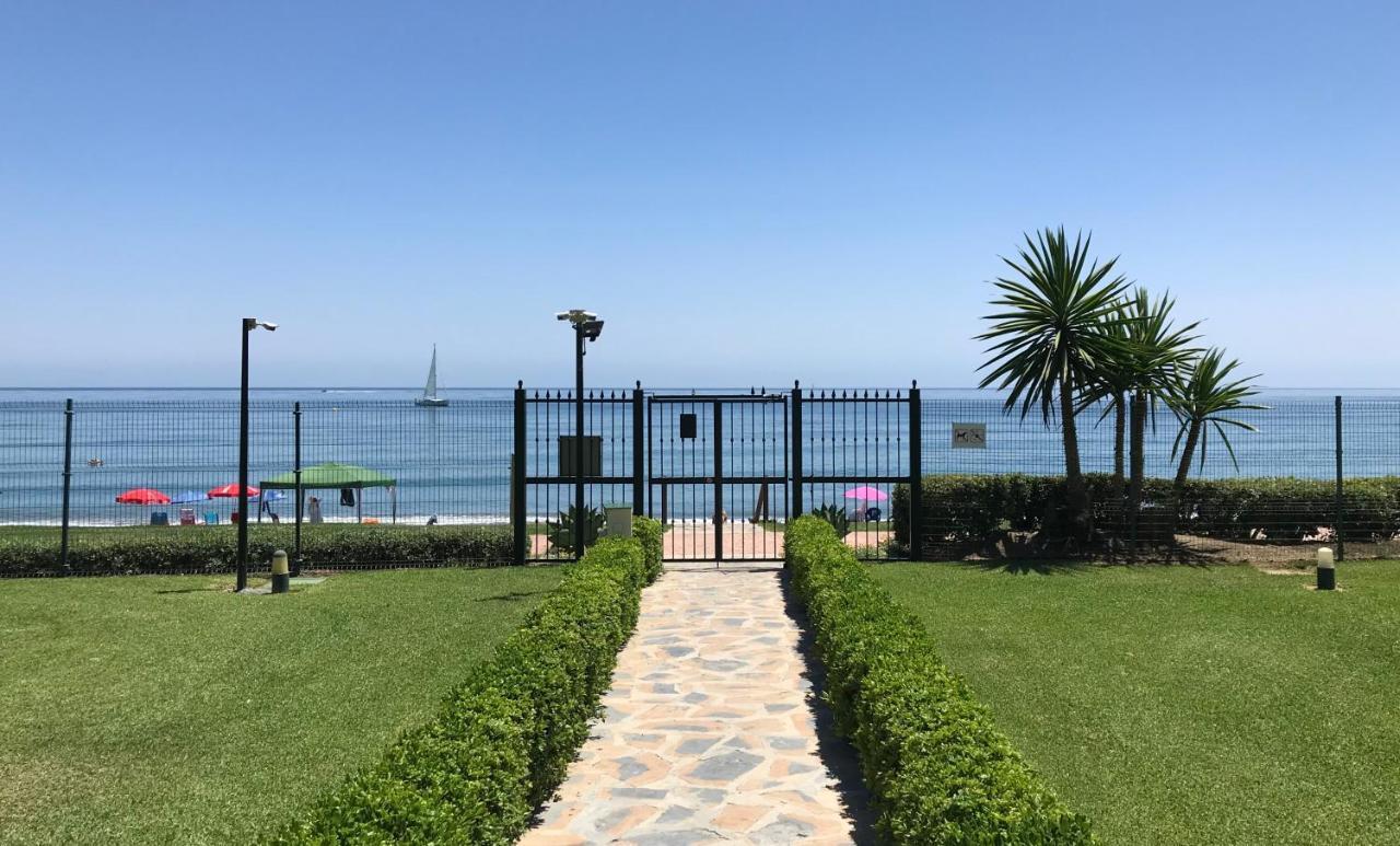 Marbella - Estepona Beach Frontline Apartment المظهر الخارجي الصورة