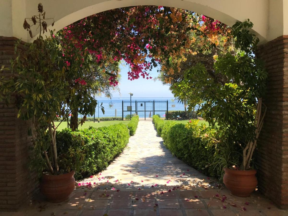 Marbella - Estepona Beach Frontline Apartment المظهر الخارجي الصورة