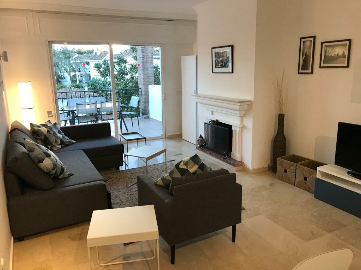 Marbella - Estepona Beach Frontline Apartment المظهر الخارجي الصورة