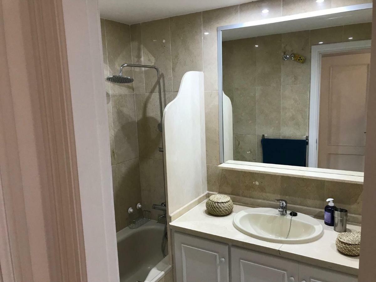 Marbella - Estepona Beach Frontline Apartment المظهر الخارجي الصورة