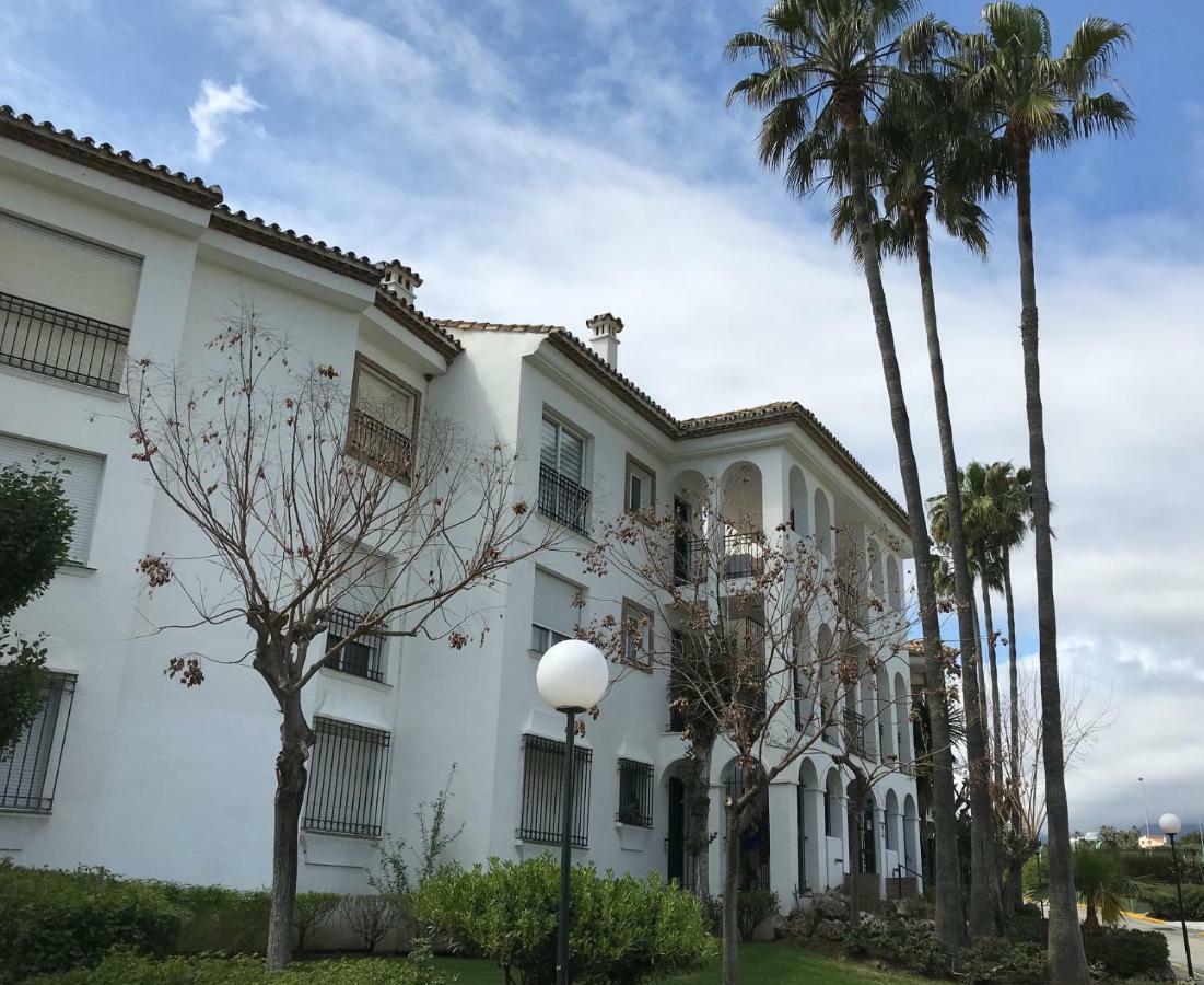 Marbella - Estepona Beach Frontline Apartment المظهر الخارجي الصورة