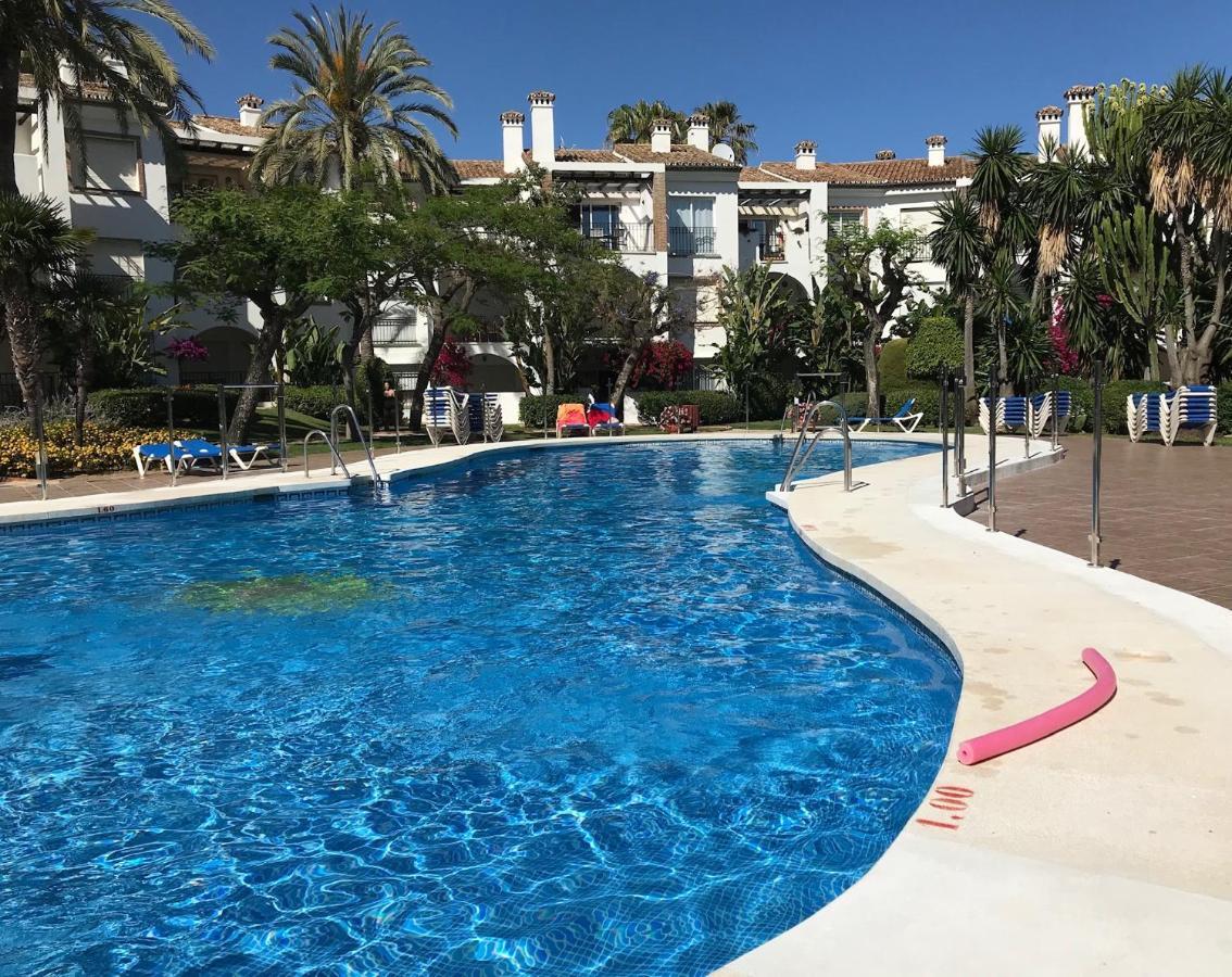 Marbella - Estepona Beach Frontline Apartment المظهر الخارجي الصورة